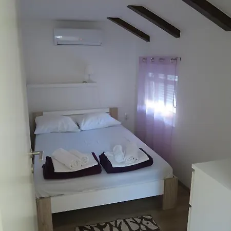 Ljubicic بيت للعطل